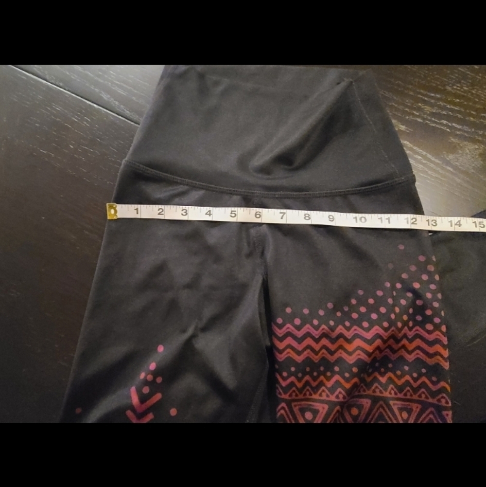 Mika Leggings Mandala Geometric Pattern Black and Burgundy, XS/S - Picture 6 of 10